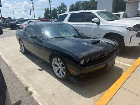 Used 2019 Dodge Challenger R/T RWD image 1