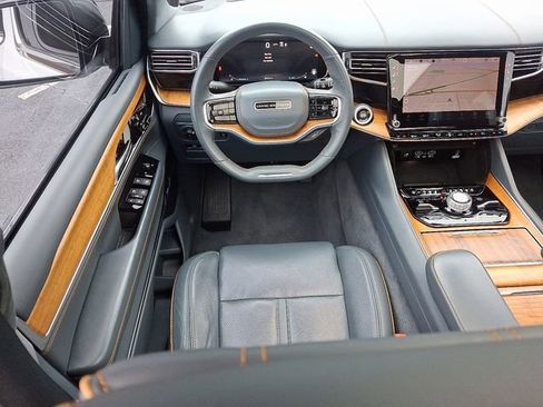Used 2023 Jeep Grand Wagoneer Series II image 11