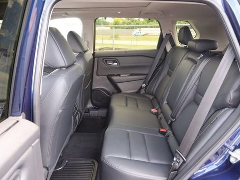 Certified 2025 Nissan Rogue SL w/ Tech Package AWD/4WD image 11