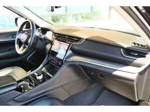 Used 2022 Jeep Grand Cherokee L Limited w/ Luxury Tech Group II image 14