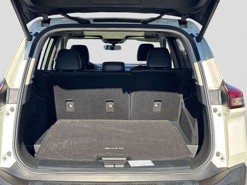 Certified 2021 Nissan Rogue SV w/ Premium Package image 14