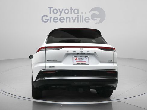 Certified 2025 Toyota Crown Signia image 11