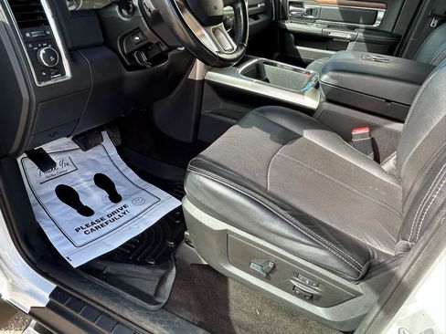 Used 2018 RAM 1500 Laramie w/ Convenience Group AWD/4WD image 10