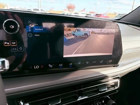 New 2026 Chevrolet Traverse LT image 8