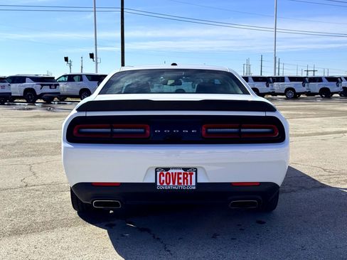 Used 2018 Dodge Challenger R/T image 9