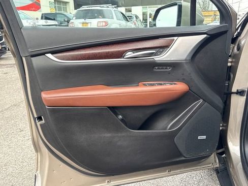 Used 2023 Cadillac XT5 Premium Luxury image 13