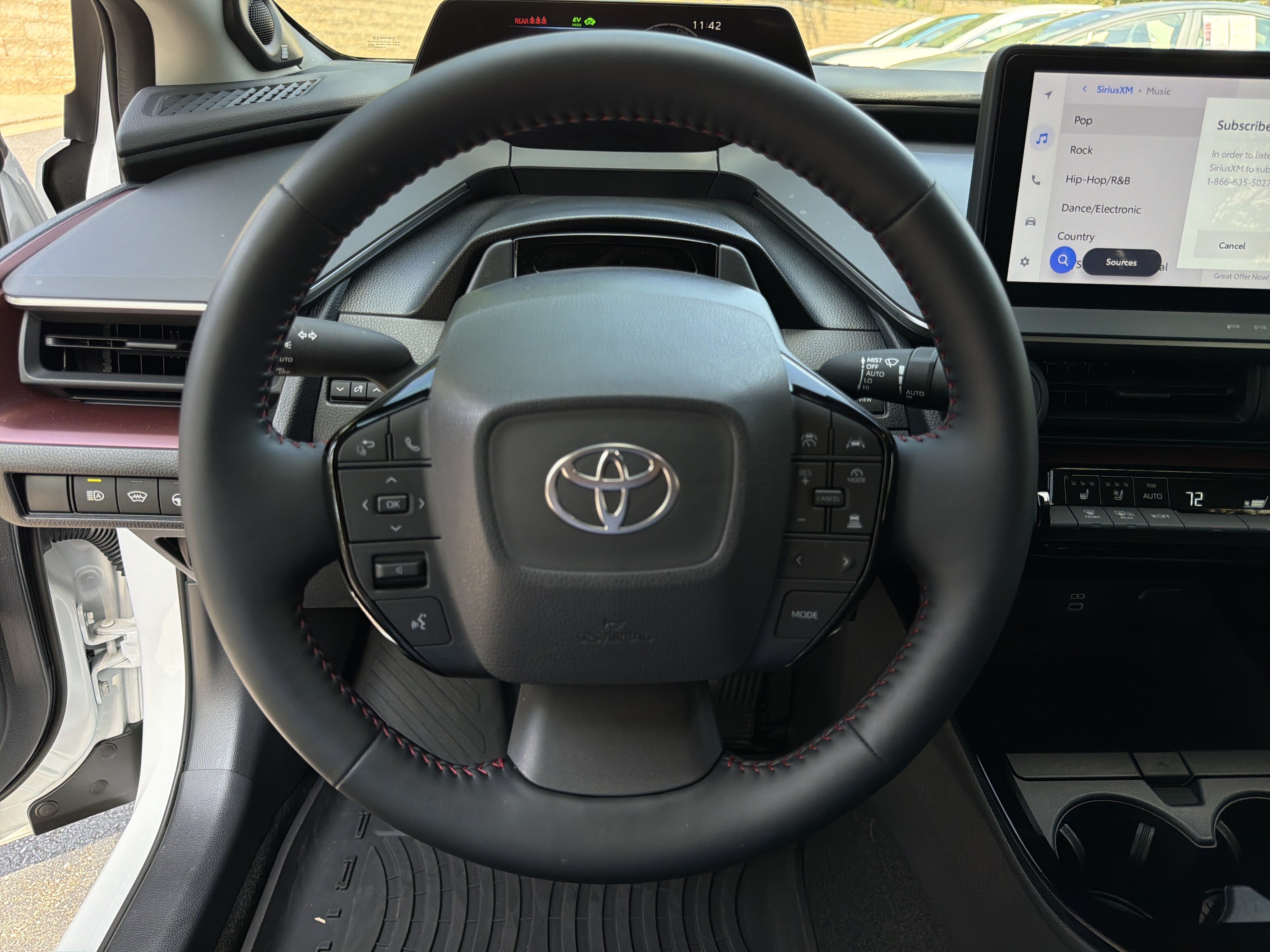 Used 2026 Toyota Prius Plug-In Hybrid FWD image 24