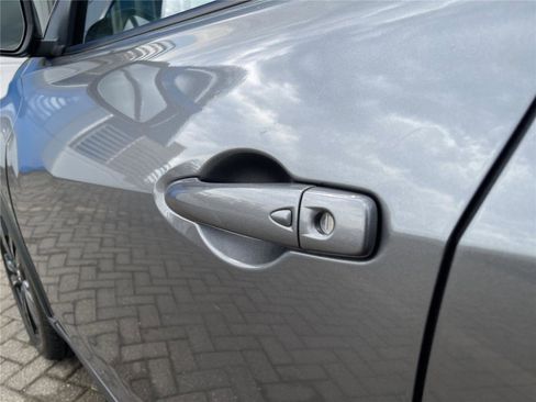 Used 2019 Nissan Kicks SR image 12