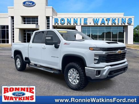 Used 2024 Chevrolet Silverado 2500 LT image 1