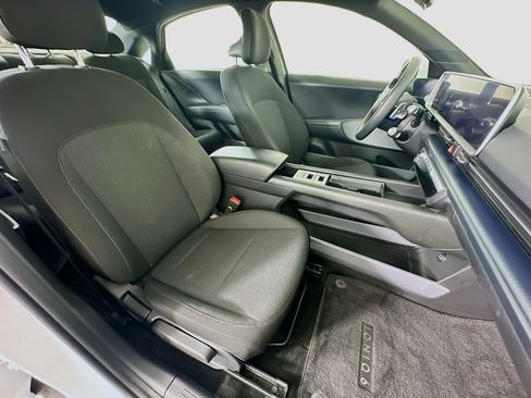 Used 2024 Hyundai Ioniq 6 SE RWD image 32