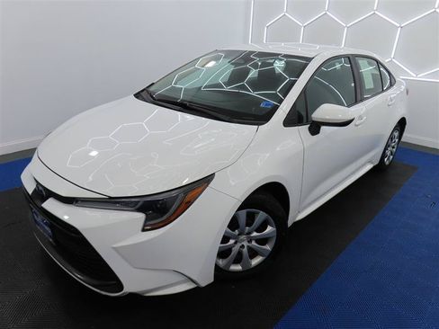 Used 2024 Toyota Corolla LE FWD image 4