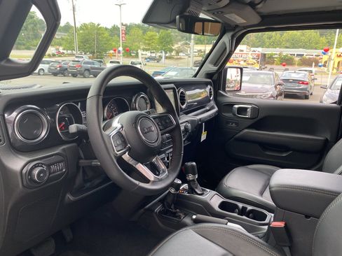 Used 2022 Jeep Wrangler Unlimited Rubicon w/ Xtreme Recon 35" Tire Package image 11