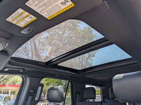 Used 2018 Ford Expedition Limited w/ Equipment Group 301A RWD image 28