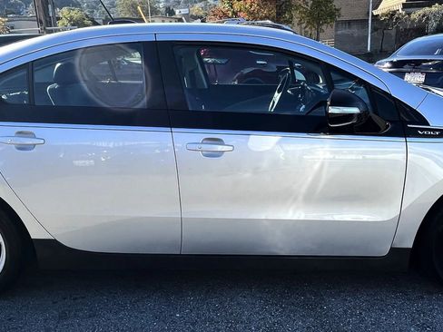 Used 2015 Chevrolet Volt Premium w/ Premium Trim Package image 4