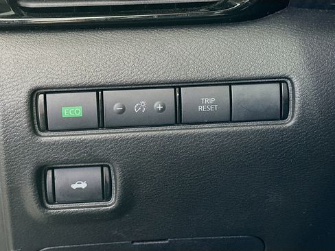 Used 2024 Nissan Sentra SV image 16