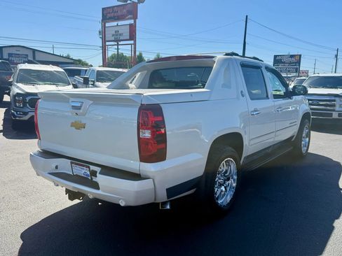 Used 2013 Chevrolet Avalanche LTZ AWD/4WD image 5