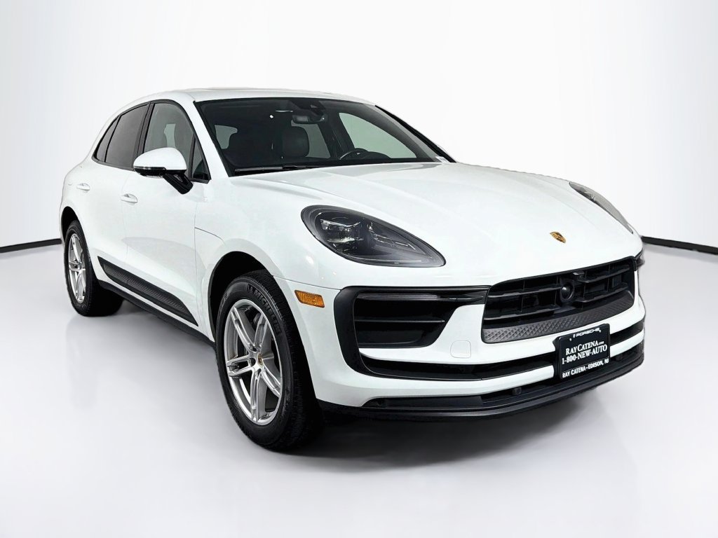 Certified 2023 Porsche Macan AWD/4WD image 7