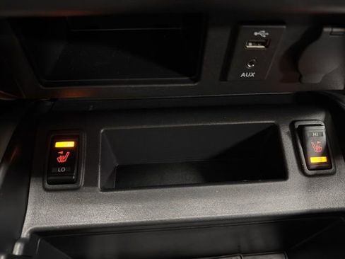 Used 2018 Nissan Titan SV w/ SV Convenience Package image 25