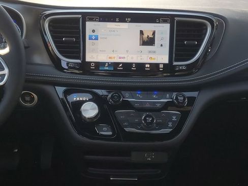 New 2026 Chrysler Pacifica Select AWD/4WD image 17