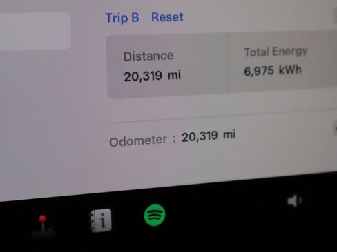 Used 2023 Tesla Model Y Performance image 39