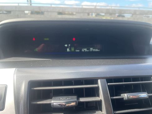 Used 2014 Toyota Prius V Five image 8