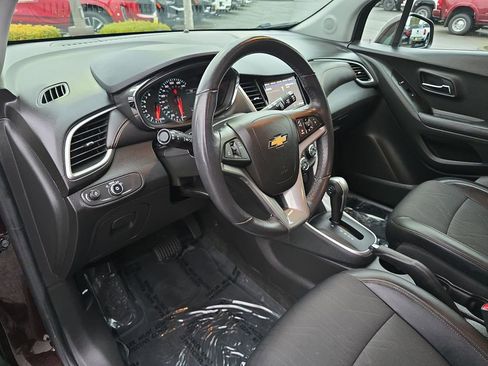 Certified 2022 Chevrolet Trax LT w/ LT Convenience Package image 11