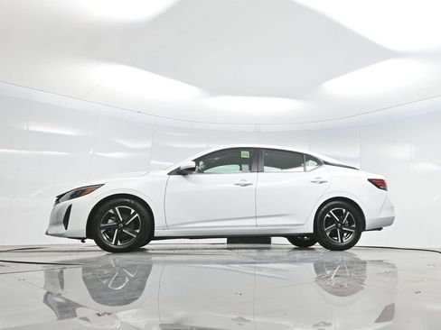 Used 2024 Nissan Sentra SV image 7