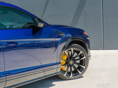 Used 2021 Lamborghini Urus AWD/4WD image 40