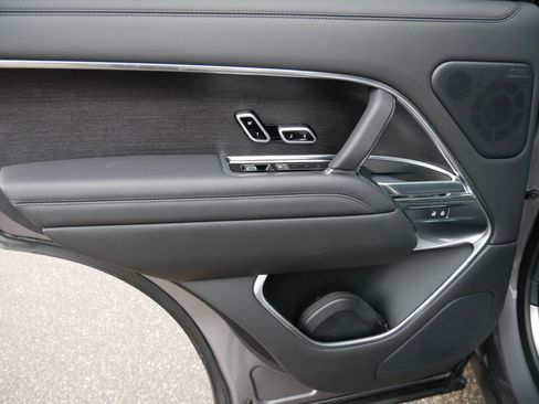 Used 2023 Land Rover Range Rover Autobiography image 17