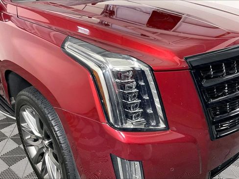 Used 2019 Cadillac Escalade Luxury w/ Escalade Sport Edition AWD/4WD image 40