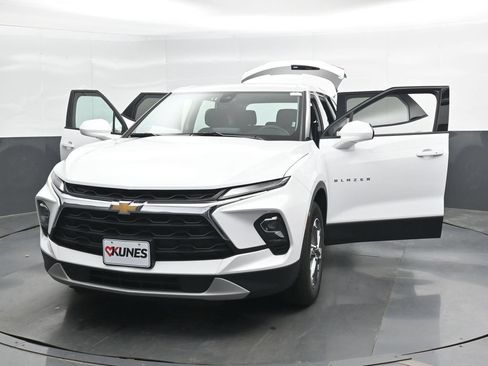 Used 2025 Chevrolet Blazer LT AWD/4WD image 47