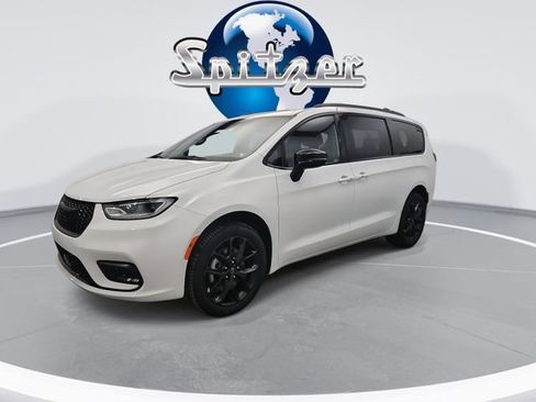 New 2026 Chrysler Pacifica Limited w/ S Appearance Package image 5