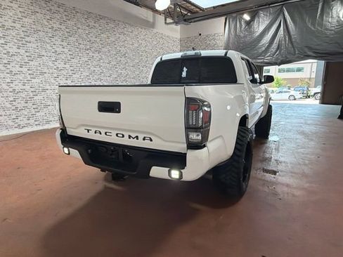 Used 2017 Toyota Tacoma SR RWD image 7