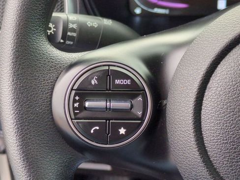 Used 2023 Kia Soul LX image 16