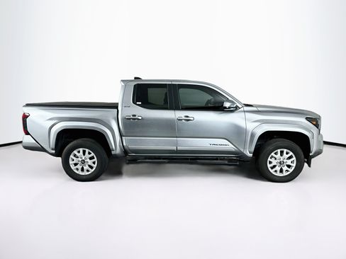 Used 2025 Toyota Tacoma SR5 AWD/4WD image 10