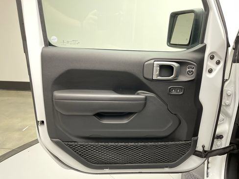 Used 2020 Jeep Wrangler Sport image 9