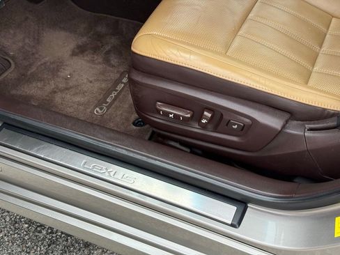 Used 2017 Lexus ES 350 w/ Luxury Package image 23