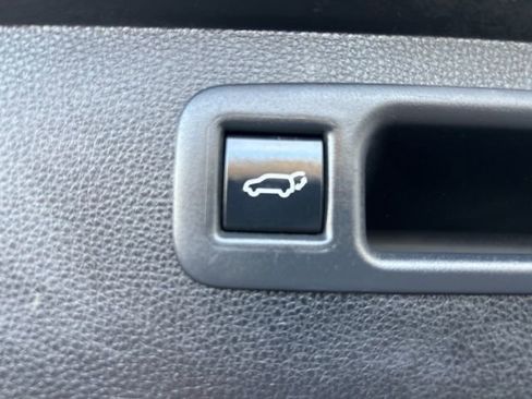 Used 2022 Toyota Highlander XLE image 29