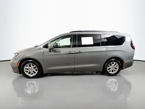 Used 2022 Chrysler Pacifica Touring-L FWD image 4