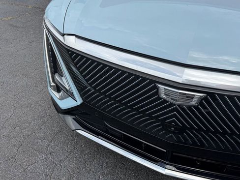 Used 2024 Cadillac Lyriq Luxury AWD/4WD image 4