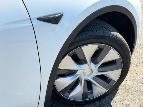 Used 2021 Tesla Model Y Long Range image 75