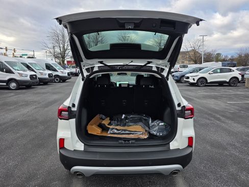 New 2026 Ford Escape SE w/ PHEV Premium Package FWD image 16