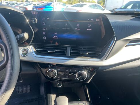 Used 2025 Chevrolet Trax LT image 21