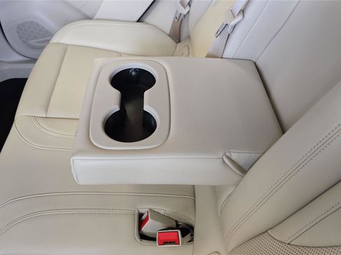 Used 2022 Buick Envision Essence w/ Safety Package image 16