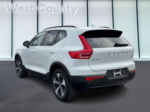 Certified 2025 Volvo XC40 B5 Plus image 7