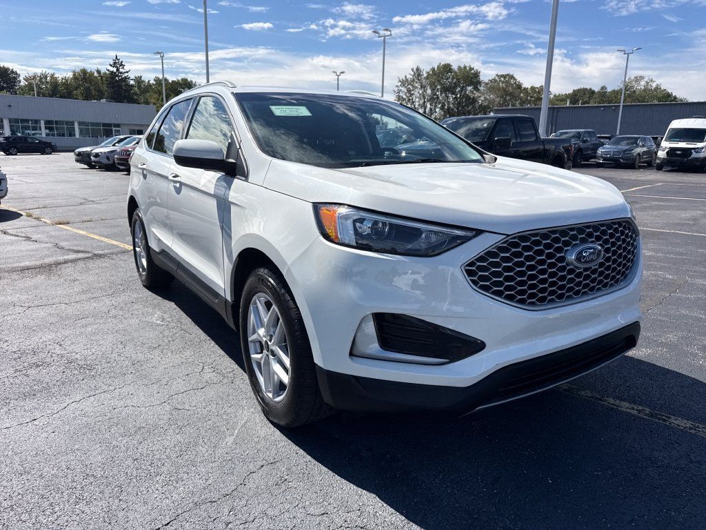 Used 2024 Ford Edge SEL AWD/4WD image 4