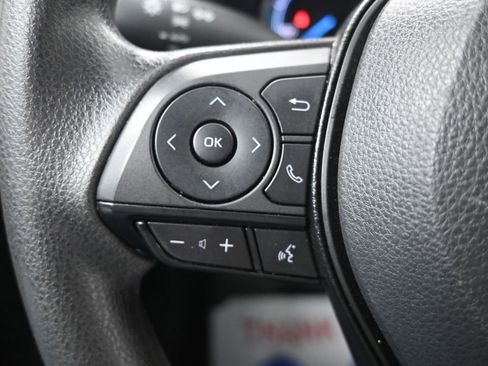 Used 2025 Toyota RAV4 XLE AWD/4WD image 27