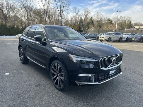 Certified 2023 Volvo XC60 B6 Ultimate w/ Climate Package image 2