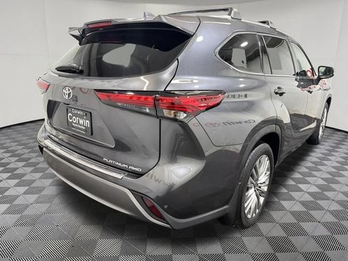 Used 2023 Toyota Highlander Platinum AWD/4WD image 7