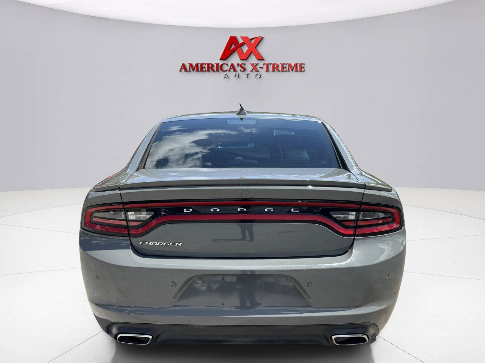Used 2019 Dodge Charger SXT w/ Plus Group RWD image 5